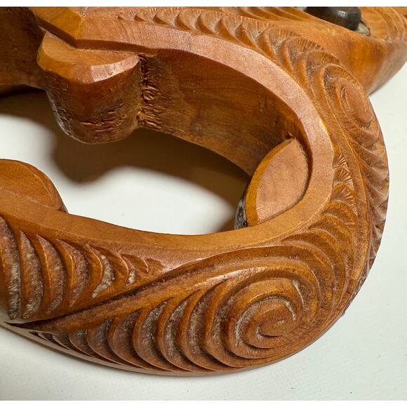 Vintage Hand-Carved Māori Kauri Wood Koruru Gable Mask w/ Pāua Shell Eyes - Picture 6 of 9